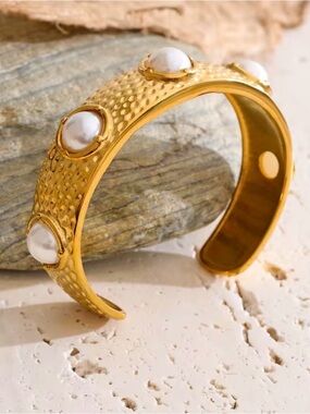 Vintage 18K Gold Color Stainless Steel Round Hammer Patterned Bracelet